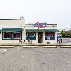 Restaurant Front at Bluebird Pizza in Roseburg