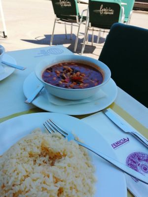 Plato con judías y soja acompañado de arroz (no recuerdo el nombre) at Fenicia Vegetaria in Barcelona