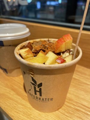   Vegan porridge and tea   at Haferkater - Hbf Köln - Kiosk in Cologne