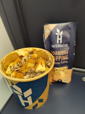 Powerkater Porridge with extra Topping Hazelnut-Cashew at Haferkater - Hbf Köln - Kiosk in Cologne