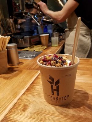 Berry oatmeal at Haferkater - Hbf Köln - Kiosk in Cologne