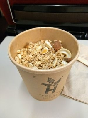 great breakfast when travelling at Haferkater - Hbf Köln - Kiosk in Cologne