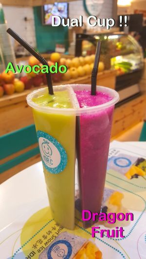 Pengen Minum Juice dengan 2 Jenis Buah = Dual Cup adalah Jawabannya. Bisa menikmati 2 Variant Buah dengan Selera Masing2. Enjoy it  at Mr C Juicebar in 