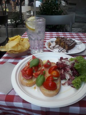 Bruschetta, carrot cake and gin tonic at Bgigi in Bergamo