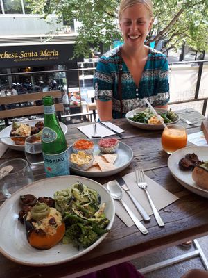 Lunch at mymuybueno Deli in Mallorca