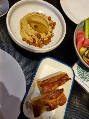 Charcuterie starter with hommus at Green Man's Arms in Carlton