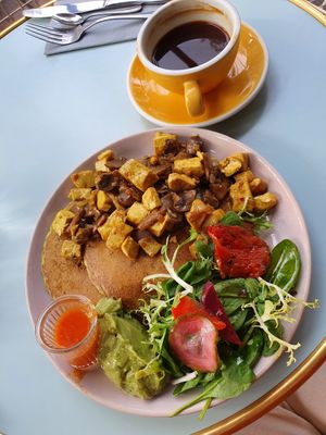 Vegan pancakes at Republique of Coffee in Paris