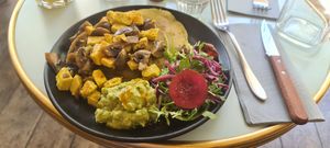 Pancakes 🥞 with mushrooms 🍄 and tofu at Republique of Coffee in Paris