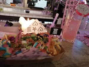 They also serve cocktails at Vegan Junk Food Bar - De Pijp in Amsterdam