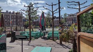 Outdoor terrace at Vegan Junk Food Bar - De Pijp in Amsterdam
