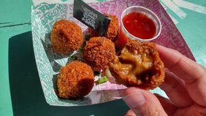 Pnut Thai Chik'n Betterballs at Vegan Junk Food Bar - De Pijp in Amsterdam