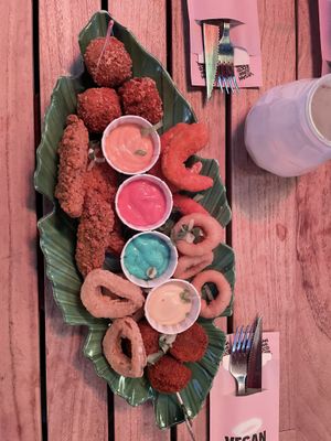 Vorspeisenplatte  at Vegan Junk Food Bar - De Pijp in Amsterdam