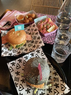 Double cheezy smash, fizz, mac & cheezy betterball, and kalamariz  at Vegan Junk Food Bar - De Pijp in Amsterdam
