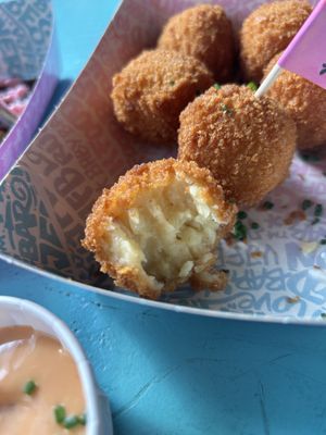 Mac and cheeze betterballs 8,50€
  at Vegan Junk Food Bar - De Pijp in Amsterdam