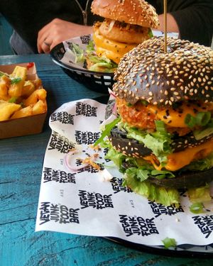 Sumo and daddy. Truffel fries at Vegan Junk Food Bar - De Pijp in Amsterdam