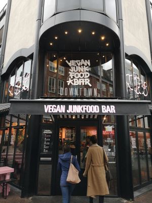 We Eat 2 at Vegan Junk Food Bar - De Pijp in Amsterdam