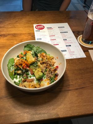 Kale ,quinoa,spinach,avocado,tomato,roots,excellent salad! at B.GOOD in Nuremberg