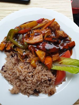 Pulled pork (Jackfruit) with veg and rice at Kool Runnings in Inverness