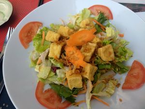 Tofu salad at L'Usyne in Marseille
