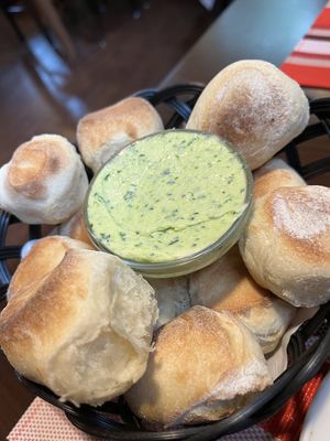 Pizzabrötchen mit Kräutercreme  at Romikulum in Trier