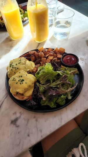 Tofu Benedict at LOV in Laval
