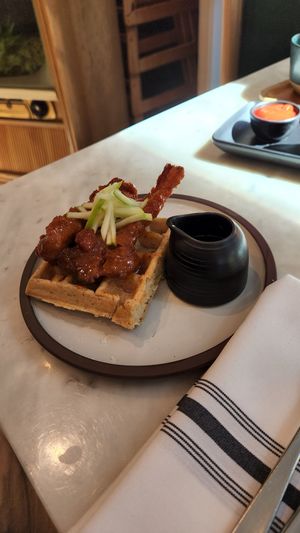 Chick'n Waffle at LOV in Laval