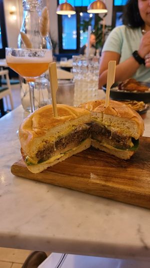 Big LOV Cheeseburger at LOV in Laval