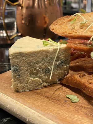 Cheese plate with “Gorgonzola” not really creamy like a Gorgonzola but was very tasty still at LOV in Laval