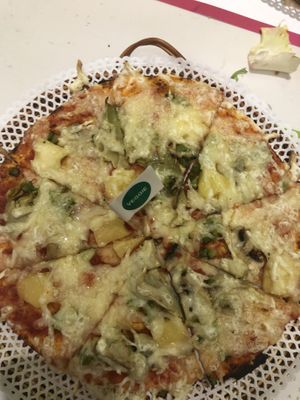 Small vegan pizza with vegan cheese  at Lapizza + Sana in Madrid