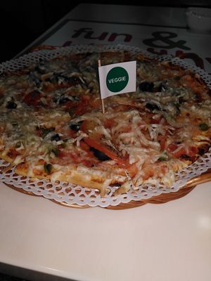 Vegan pizza at Lapizza + Sana in Madrid