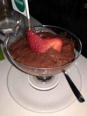 Vegan Mousse au chocolat at Lapizza + Sana in Madrid