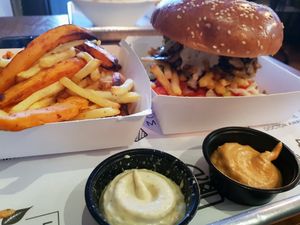 Madshrooms and mixed fries at Nature Boys in Tel Aviv