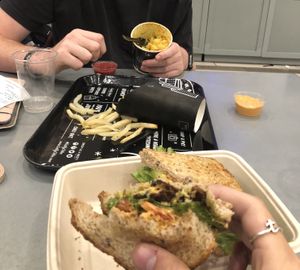 Blt & Mac n cheese at Beatnic - Rockefeller Plaza in New York City