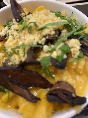 Mac & Cheese  at Beatnic - Rockefeller Plaza in New York City