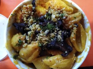 Vegan mac and cheese at Beatnic - Rockefeller Plaza in New York City