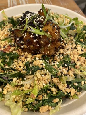 Gluten Free Peanut Crunch Salad 🥗  #Veganuary at Beatnic - Rockefeller Plaza in New York City