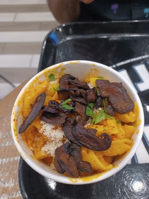 Mac and cheese at Beatnic - Rockefeller Plaza in New York City