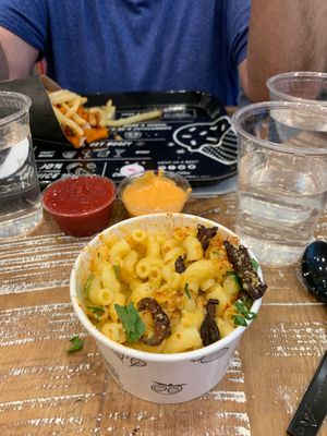 Best vegan Mac and cheese I’ve had and it’s gluten free at Beatnic - Rockefeller Plaza in New York City