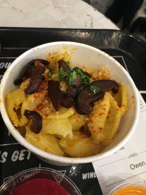 Mac n’ cheese  at Beatnic - Rockefeller Plaza in New York City