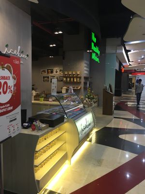 5th floor of the Plaza mall. Vegan ice cream next door! at Burgreens - Plaza Indonesia in 