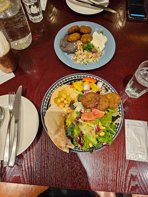  at Hummus Kitchen at Parnas Mall in Seoul