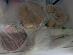 Beyond burger, filetes de pescado Moving Mountains, buñuelos de bacalao y tequeños. at Green Meat in San Sebastian