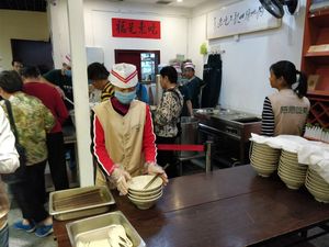 Cutlery servers at Yǔ Huā Zhāi 雨花斋 in Fuzhou