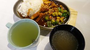Hotplate hot sauce tofu with rice, soup and honey calamansi at New Vege 新素 in East Singapore