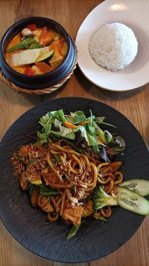 Udonnudeln veganisiert mit Tofu, Currygericht at LUA in Essen
