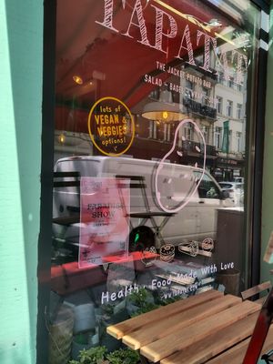 Front window at TAPATAT in Brussels