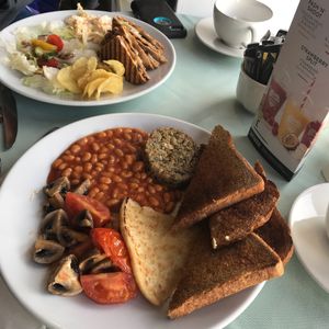 Full vegan breakfast and toastie at Pots in Falkirk