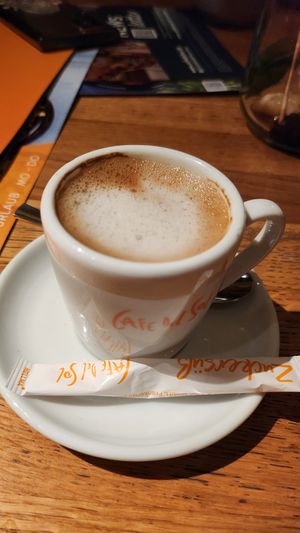 Espresso Macchiato mit Hafermilch at Cafe Del Sol  in Filderstadt