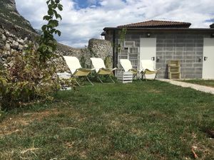 Giardino esterno at Un Tempo Per Te - Vegan B&B in Dro