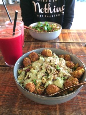 Plant bowl and Upbeeter juice  at We Feat Pure Organic in Aalborg